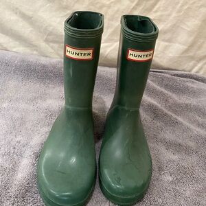 Hunter rain boots size 11. Used condition. Green